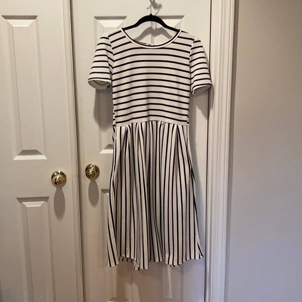 Lularoe Amelia Dress with pockets!